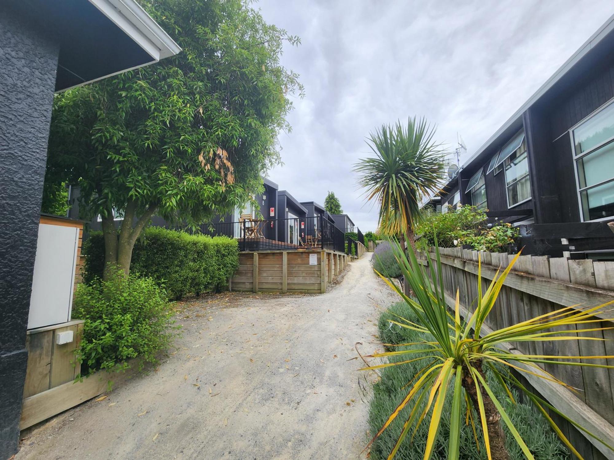 Pinewood Queenstown Exterior photo