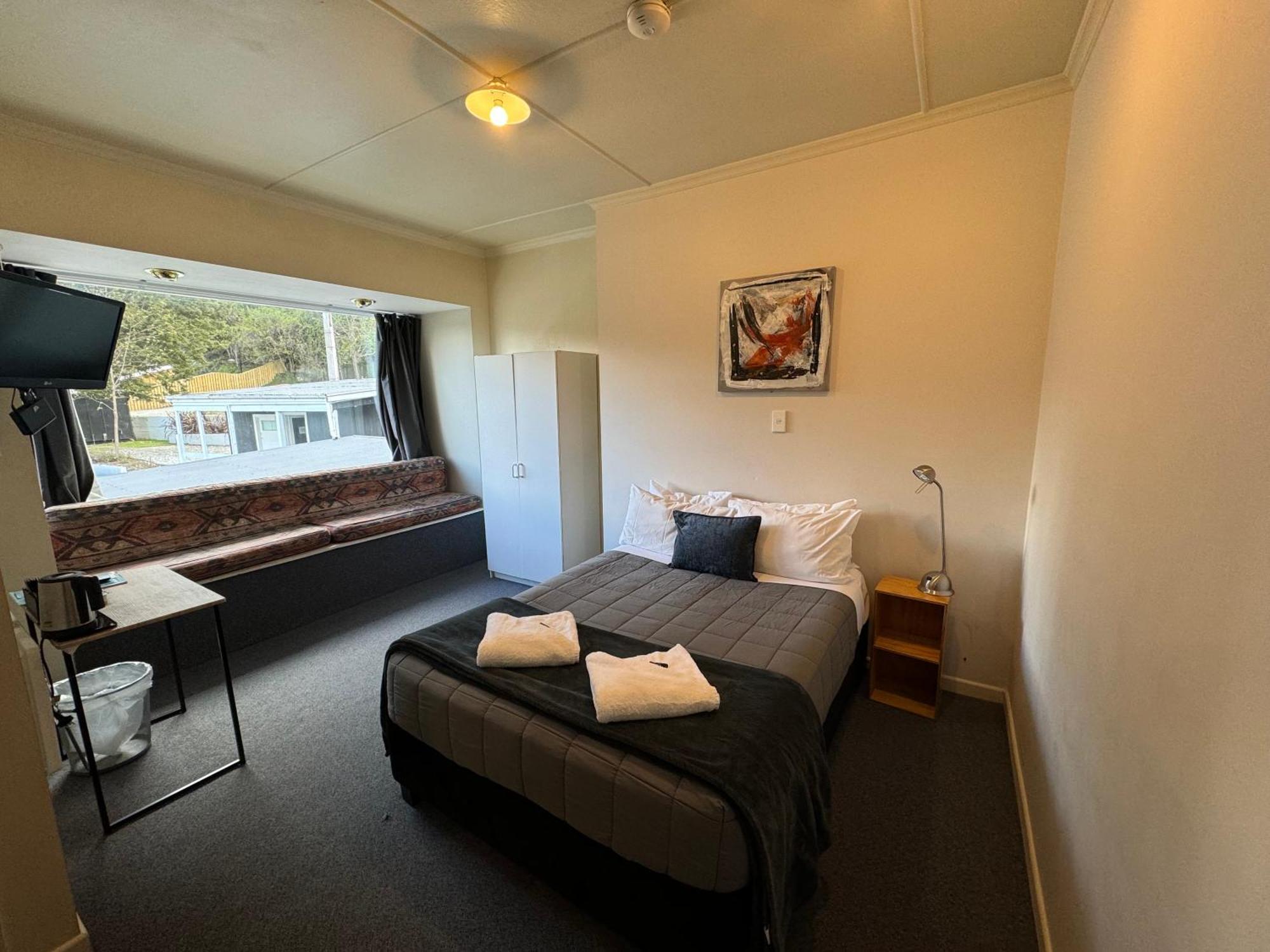 Pinewood Queenstown Exterior photo