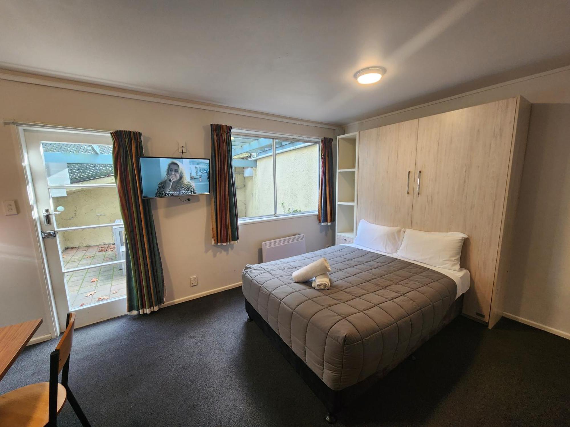 Pinewood Queenstown Exterior photo